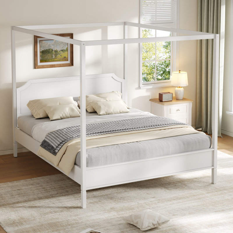 Très grand lit plateforme à baldaquin en bois avec tête de lit, structure en bois massif et pieds de support robustes, blanc crème