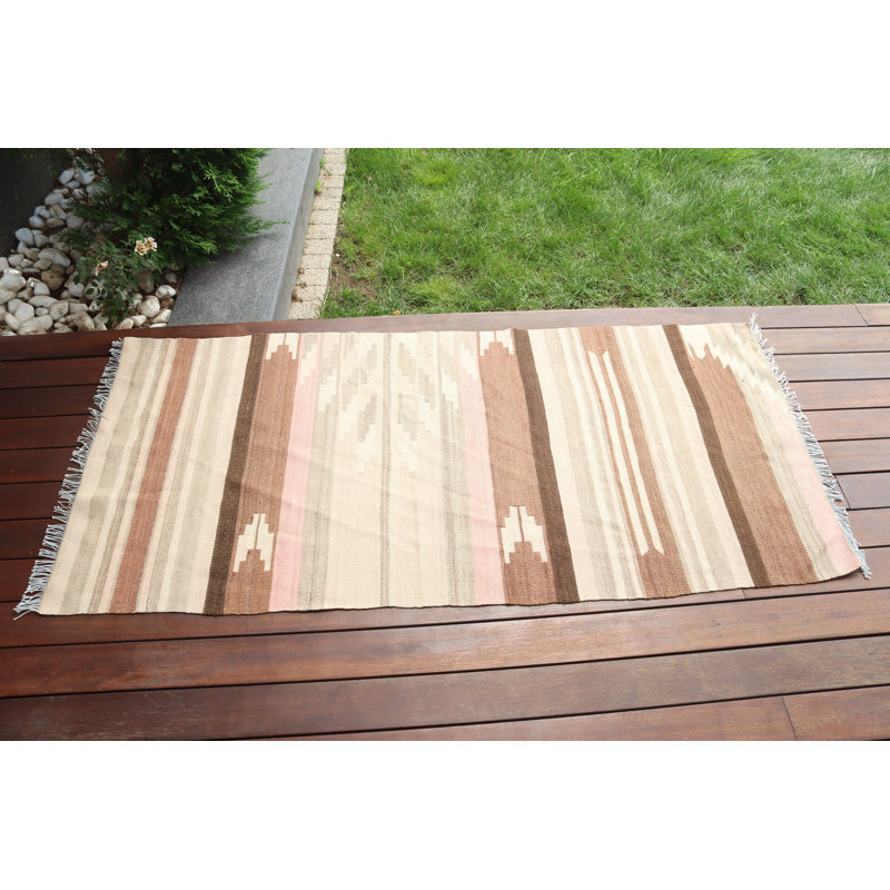 Petit tapis kilim turc tissé à la main en beige et brun pour un décor bohème rustique à rayures