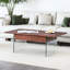 Table basse à plateau relevable avec finition grain de bois foncé et structure de pieds stable, pieds en verre trempé, solution de rangement utile