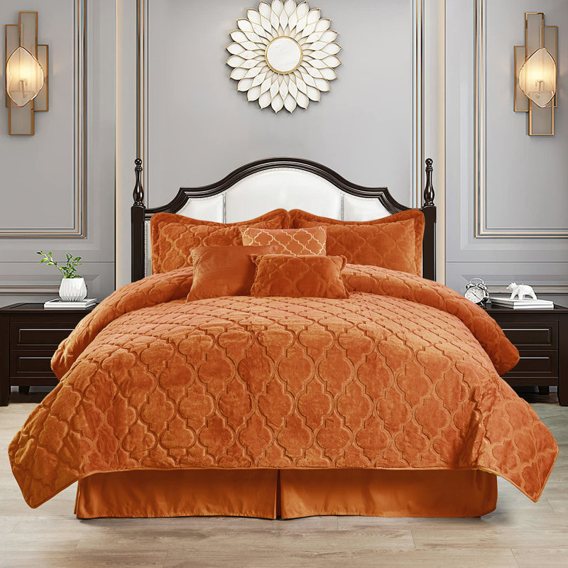 Polyester Geometric Shapes Quilt with Pillow Shams Included, Queen Quilt, Burnt Orange
