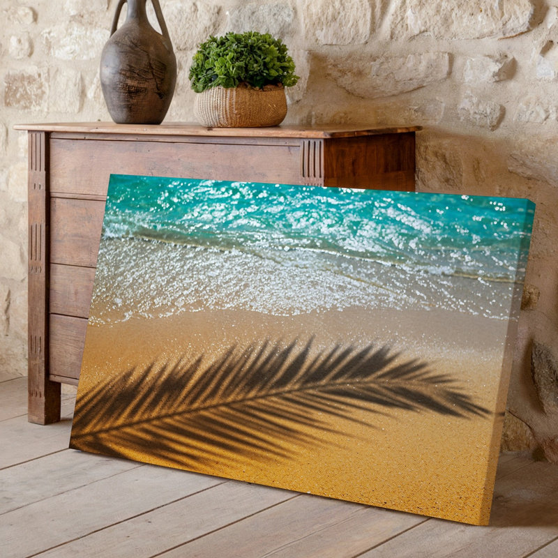 Toile, une scène de plage de sable ensoleillée avec une ombre complexe d'art mural, une feuille de palmier jeté sur le sable doré chaud, art sur toile