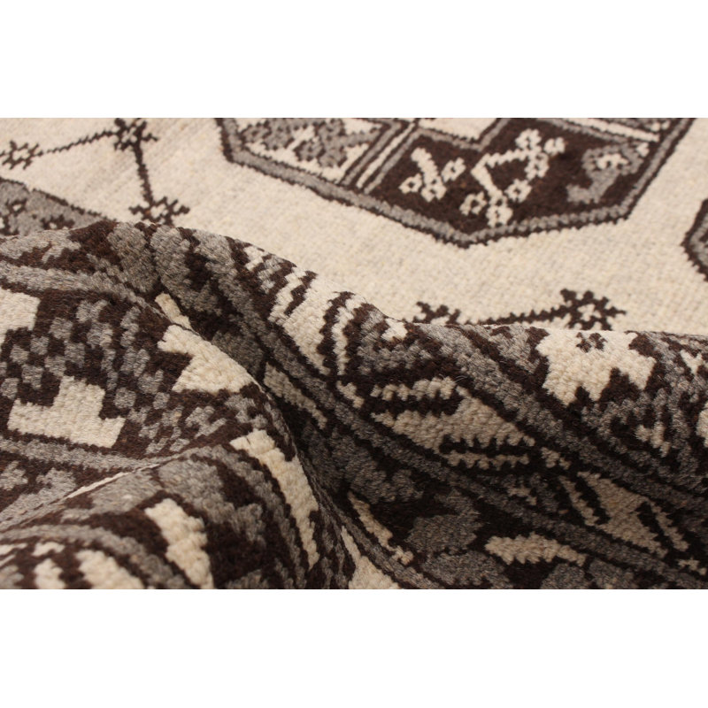 Tapis kaki clair Akhjah 5 pi 8 po x 7 pi 9 po