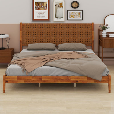 Lit plateforme confortable en bois avec tête de lit tissée à la main