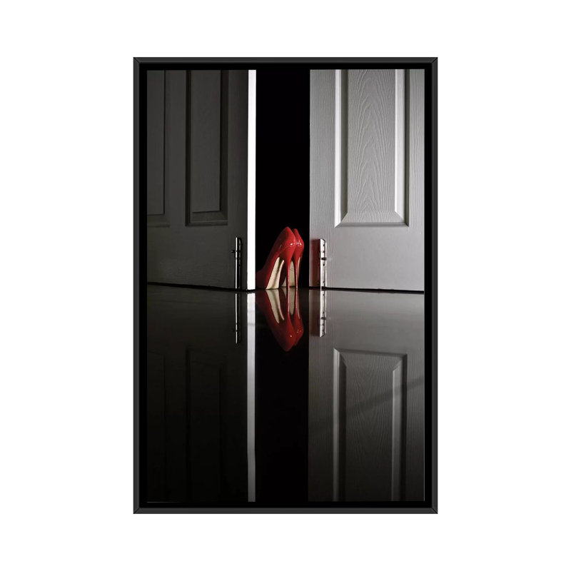 «Passion in Red», photographie sur toile, H 26 po x l 18 po x P 1,5 po, Papier beaux-arts encadré noir, Pas de tapis