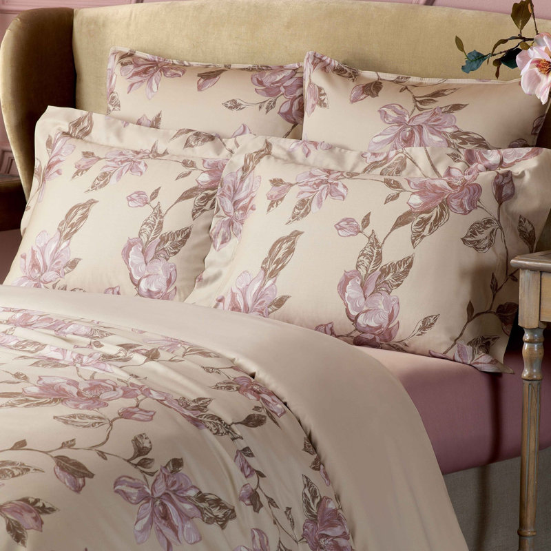 Milena Sham, Decor