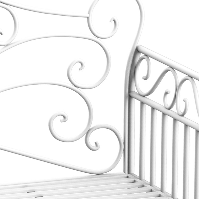 Le banc de jardin en métal de 43 po, blanc crème, rehausse l'esthétique du métal blanc robuste de la cour arrière, pour plus de confort