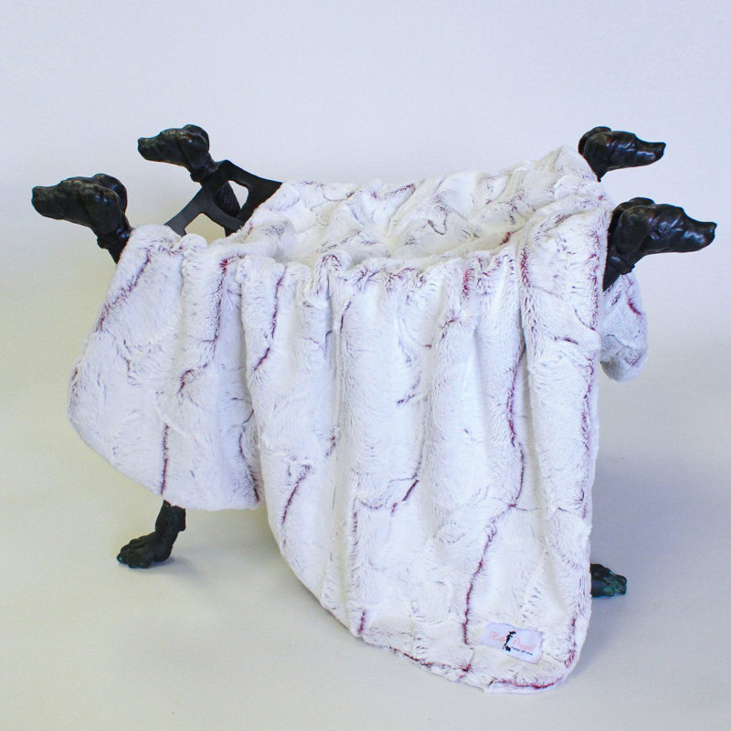 Couverture en polyester Whisper Dog, 17 po x 14 po, Orchidée