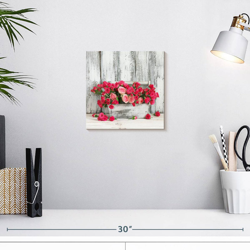 Harnek roses dans une boîte en bois, H 10 po x l 10 po