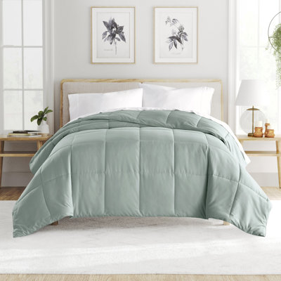 Soft Down-Alternative Essential Comforter