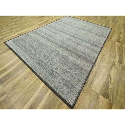 Tapis oriental 10 pi x 14 pi noir avec ivoire, laine organique nouée à la main, patine oxydée vieillie et gaufres apparentes