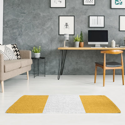 Tapis doré/blanc rayé