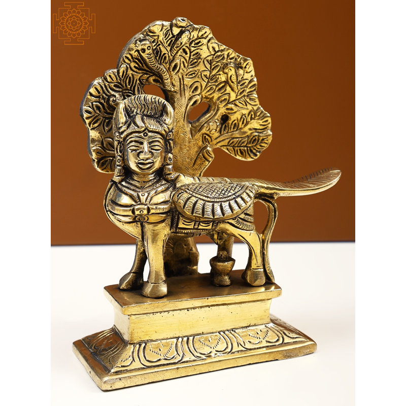 Petite vache Kamdhenu 6 "sous un arbre Kalpvriksha