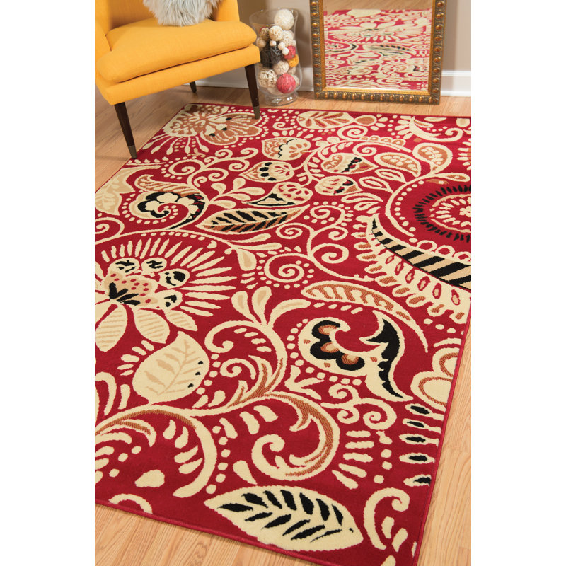 Tapis rouge à motif floral Carlile, 5 pi 3 po x 7 pi 2 po