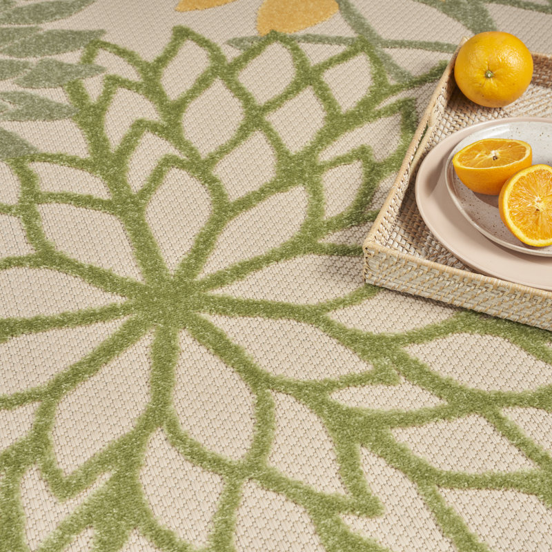 Tapis intérieur / extérieur floral Amellia, Rectangle 5 pi 3 po x 7 pi 5 po