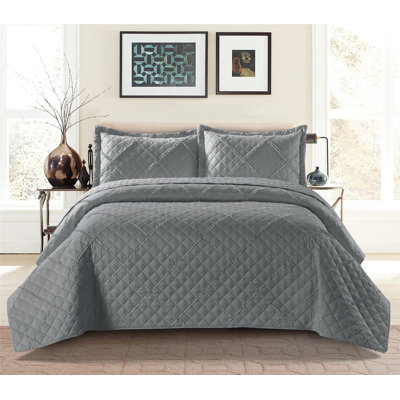 Brayden Studio Geometric Shapes Bedspread with Pillowcases