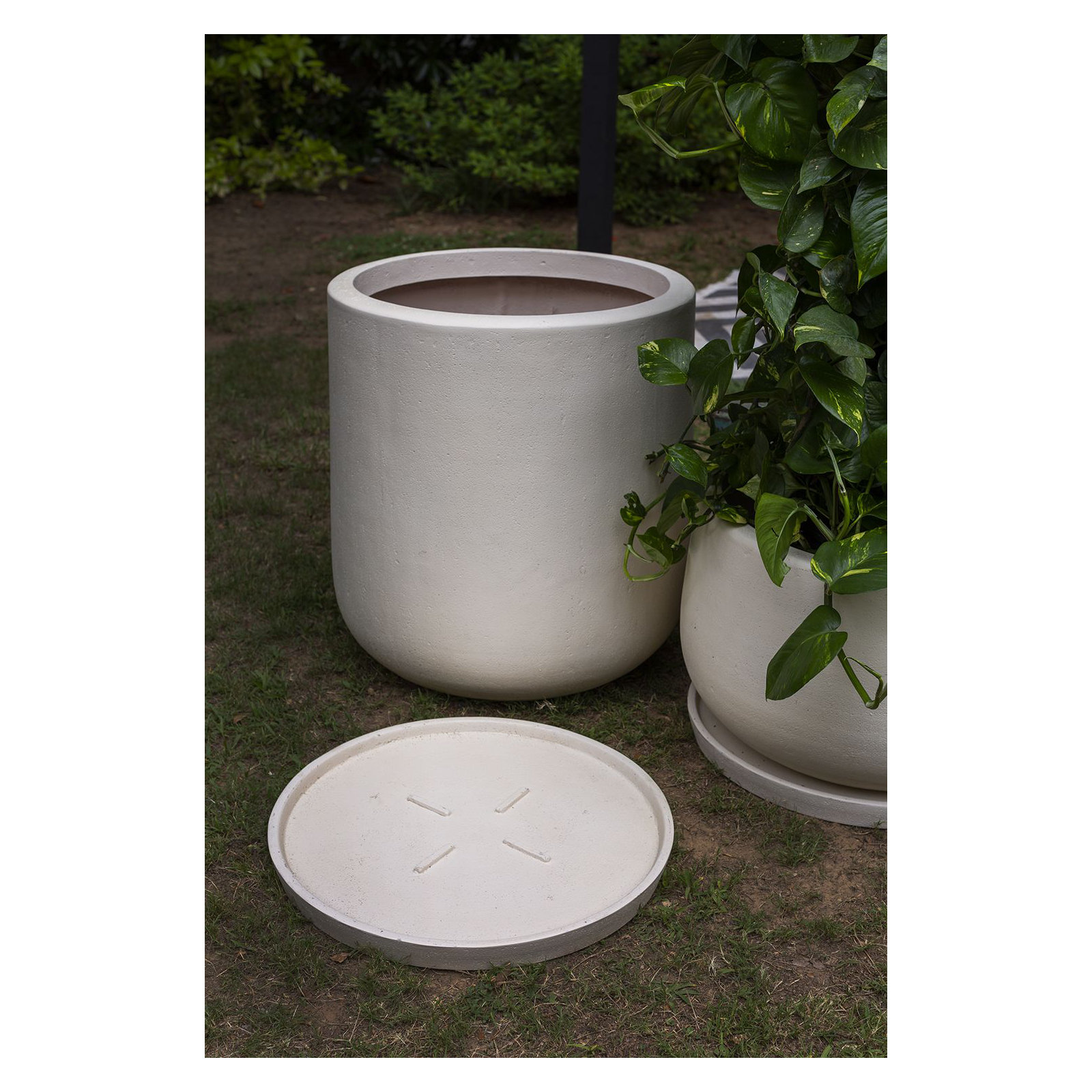 Cailie Pot Planter, 28.5" H x 24.5" W x 24.5" D