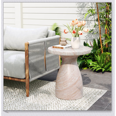 Table d'appoint élégante en béton léger avec finition en travertin pour une utilisation intérieure et extérieure