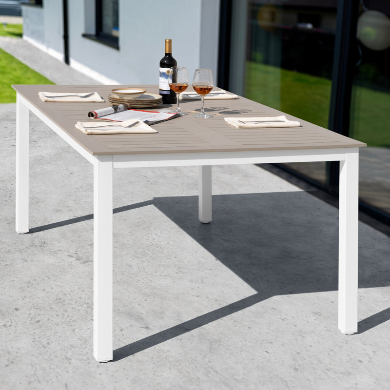  Table de patio pour l'extérieur avec trou pour parasol, table de salle à manger rectangulaire d'extérieur 63 po x 37 po pour 6 tables résistantes aux intempéries pour le jardin, la terrasse, la cour, le bord de la piscine, brun clair