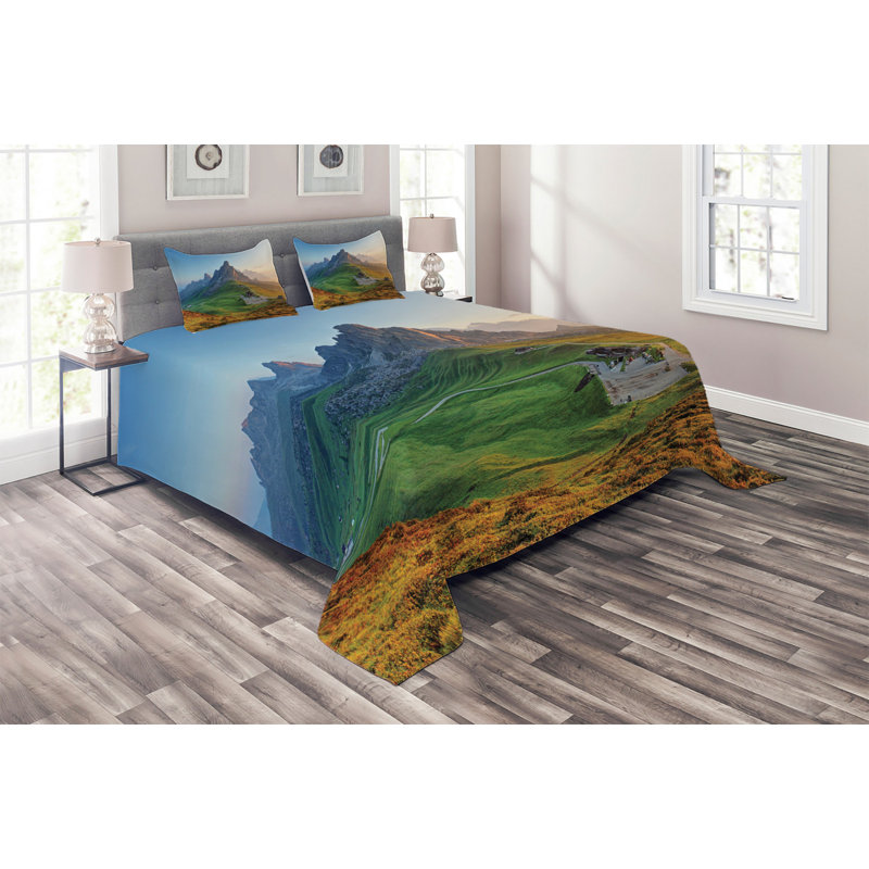 Mountain Polyester Coverlet, King Bedspread + 2 Shams