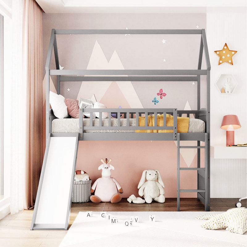 Lit mezzanine simple avec glissade en gris - amusant et divertissant. Structure en bois sécuritaire pour. Aire de jeu fantaisiste