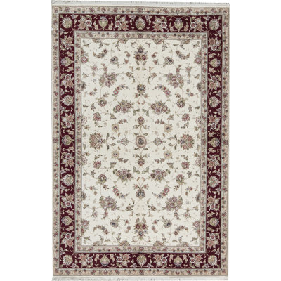Tapis ivoire noué à la main de haute qualité