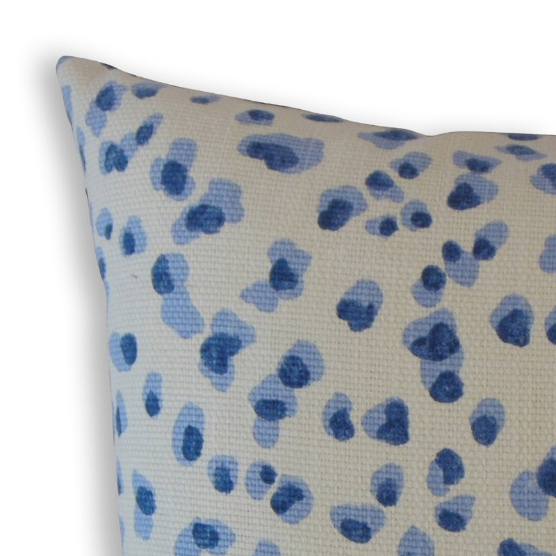 Oreiller en coton Ijlal, 18 po x 18 po, Bleu / blanc, Coussin décoratif