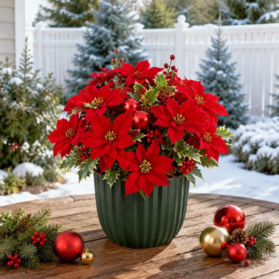 Paquet de 6 tiges de poinsettia rouges artificielles de H 13,8 po de hauteur et de 9,8 po de largeur, fausses piqûres de poinsettia de Noël avec des baies rouges et des boules de Noël, brins de fleurs artificielles pour guirlande, décoration de Noël, vase non inclus