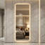Miroir mural pleine longueur à DEL, miroir rectangulaire rétroéclairé de 63 po x 24 po avec 3 températures de couleur, gradation continue, fonction de mémoire, support incassable, certifié UL