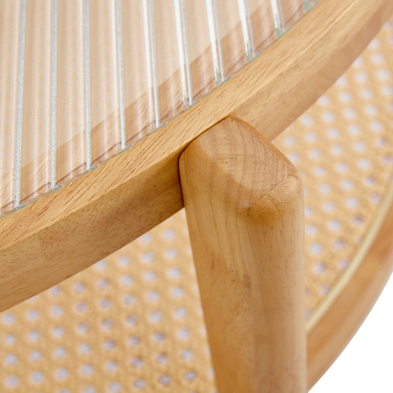 Table à thé simple en bois massif avec couche inférieure tissée et côté rond moderne en verre transparent