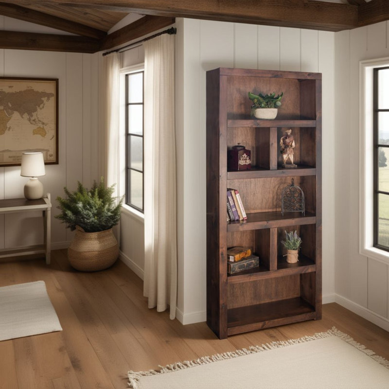 Superbe bibliothèque en bois au charme rustique et au rangement spacieux, parfaite pour exposer vos objets précieux.