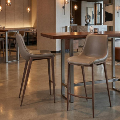 Ensemble de deux chaises de bar basses de 66 cm (26 po) en similicuir gris et brun et acier, hauteur du comptoir