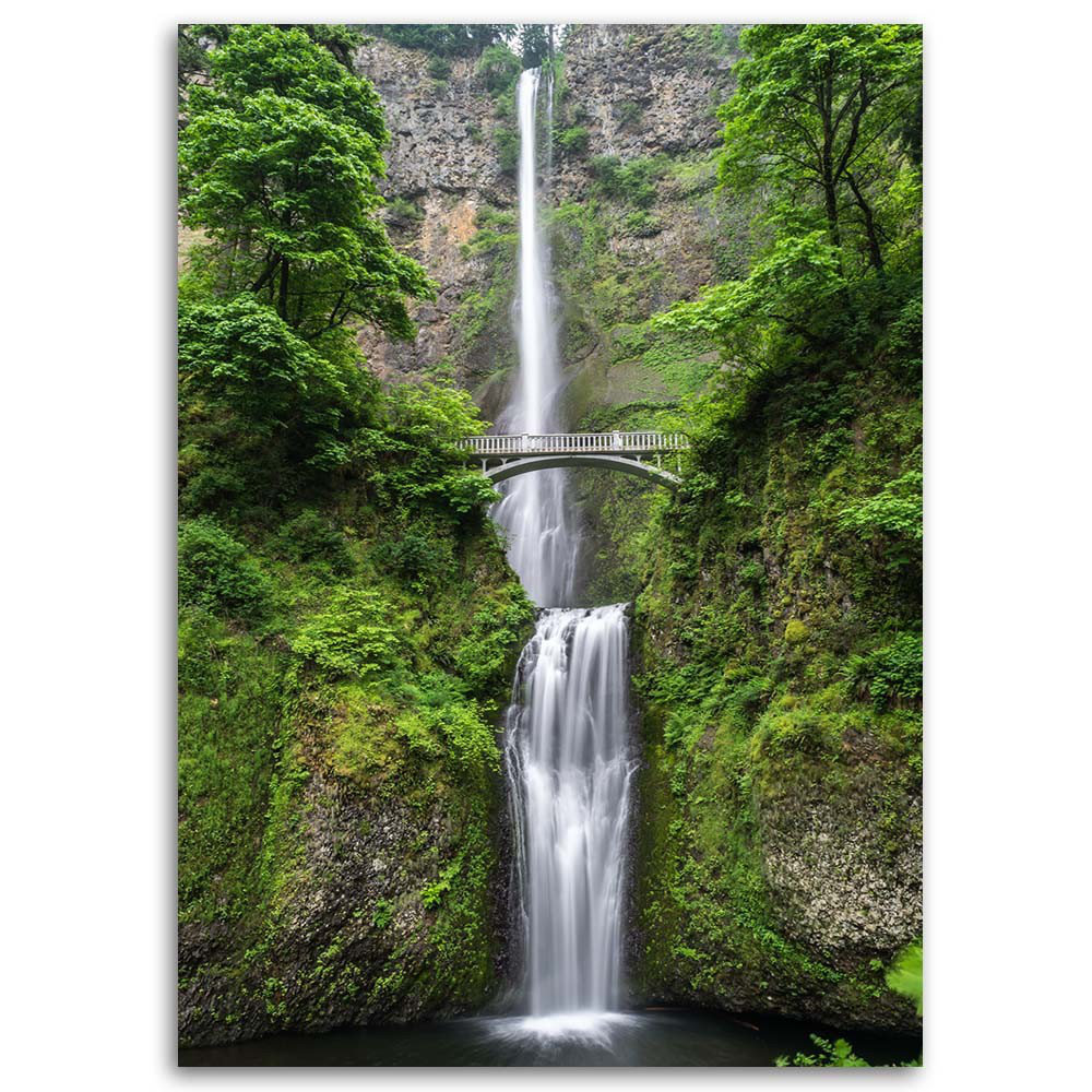 Leinwandbild Brücke über einen Wasserfall