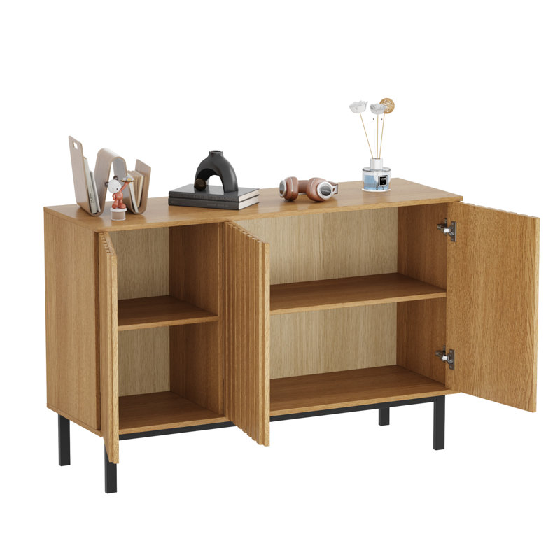 Buffet moderne avec portes cannelées et tablette réglable