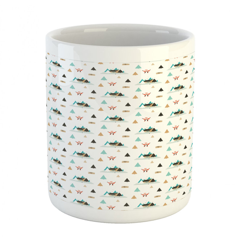 Tasse à café et arbres pin