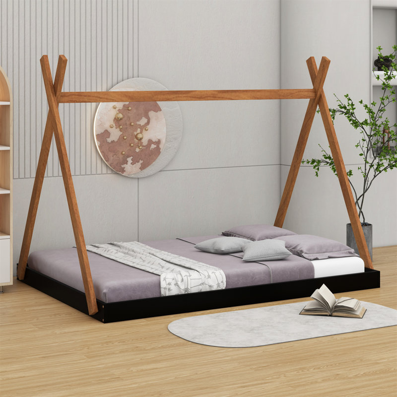 Un lit de plancher conçu comme une tente, avec une structure triangulaire., Noir / brun, Double