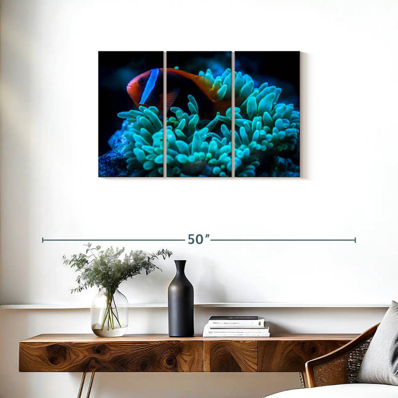 Brampt Tomato Clownfish, 20" H x 33" W