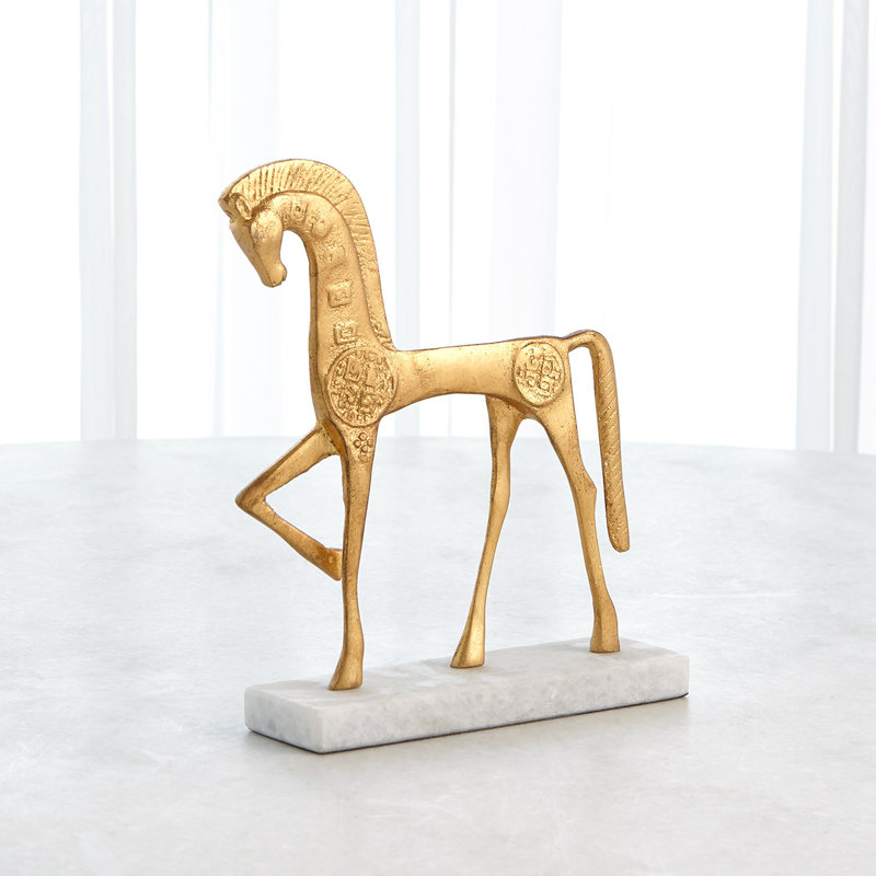 Cheval romain doré, H 10,75 po x l 2,75 po x P 9,25 po