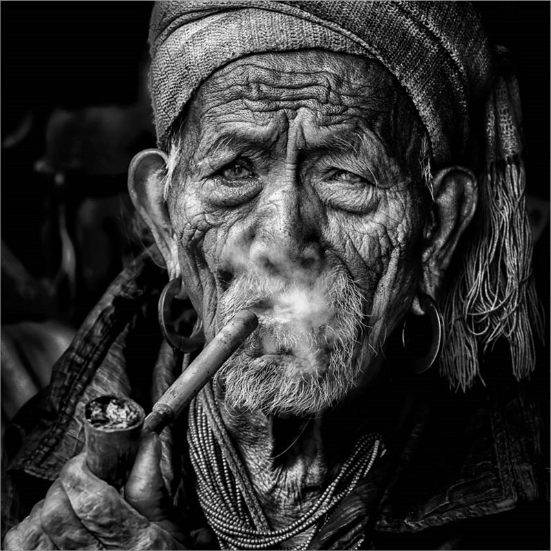 «Elderly Smoker» par Sergio Pandolfini - photographie sur toile tendue