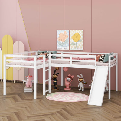 Lit mezzanine simple en forme de L avec échelle attachée et glissade