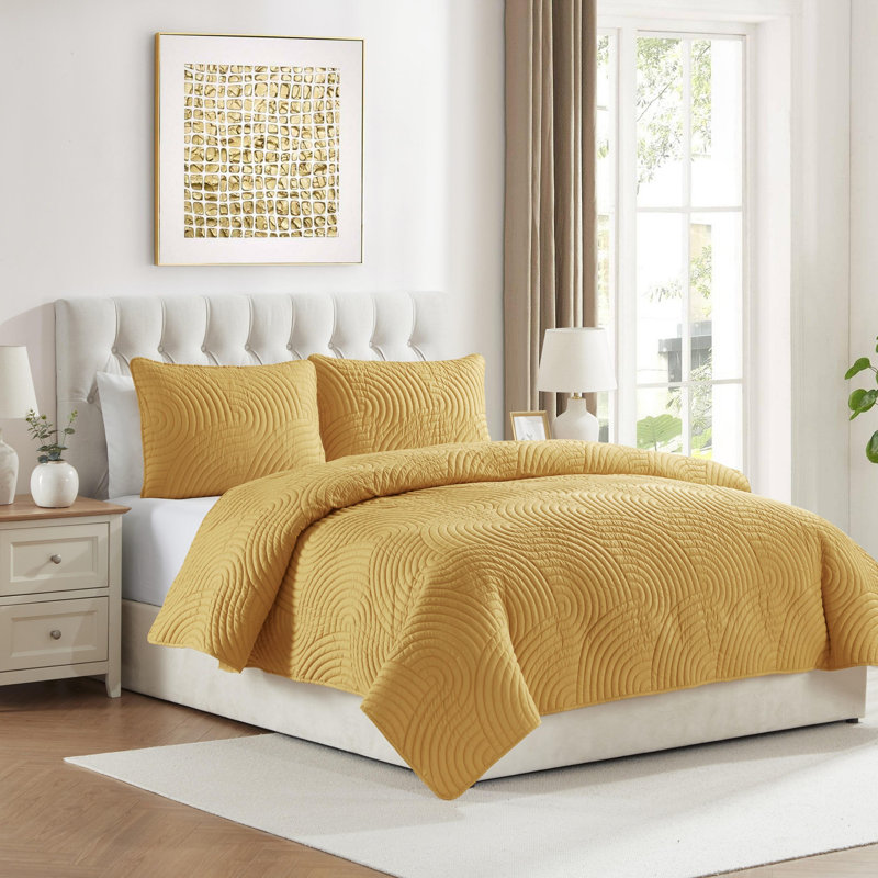 Sands 3-Piece Curved Pinsonic Textured Quilt Set, Full / Queen Quilt + 2 Standard Shams, Gold