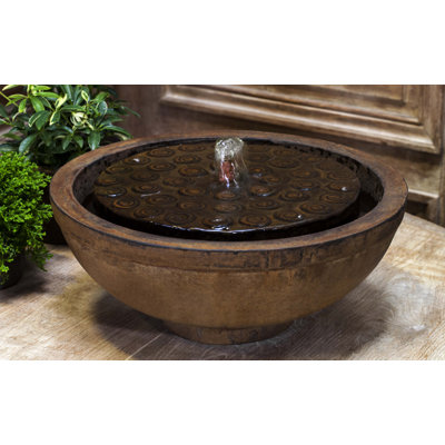 Fontaine de jardin en béton Cirrus