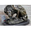 Statue de lion et de serpent en bronze par Antoine Barye sur base de marbre