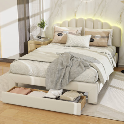 Grand lit plateforme tapissier Teddy