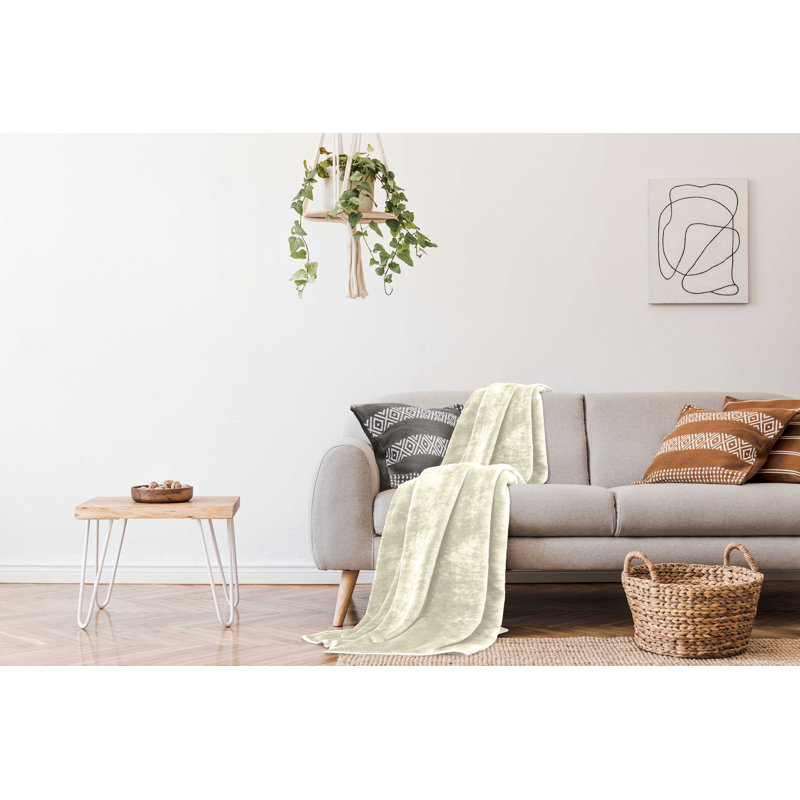 Fleece Throw Blanket Super Soft Warm Cosy Decorative Blanket for Sofa Couch Bed Living Room Bedroom Lightweight Comfort Snuggle