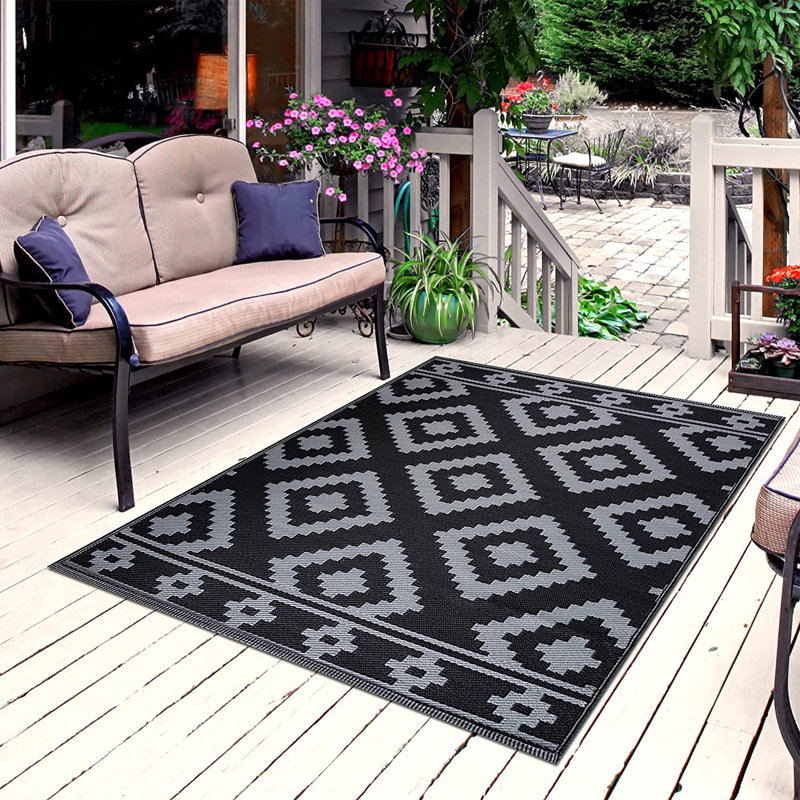 Tapis intérieur / extérieur noir Abdulkareem Southwestern, Rectangle 4 pi x 6 pi