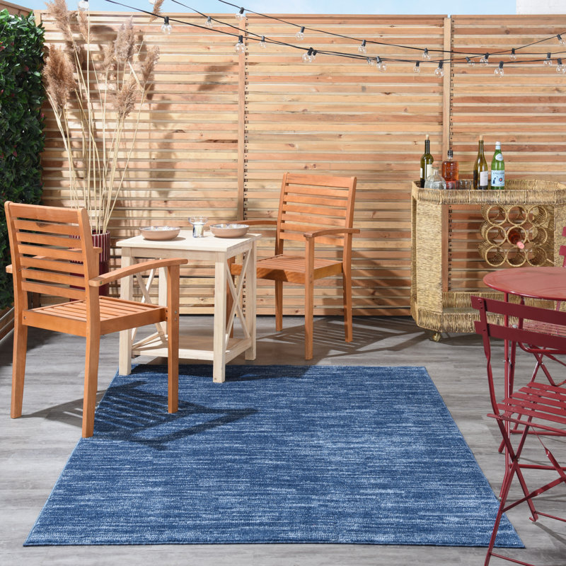 Tapis intérieur / extérieur bleu marine / bleu Nourison Essentials, Rectangle de 5 pi x 8 pi