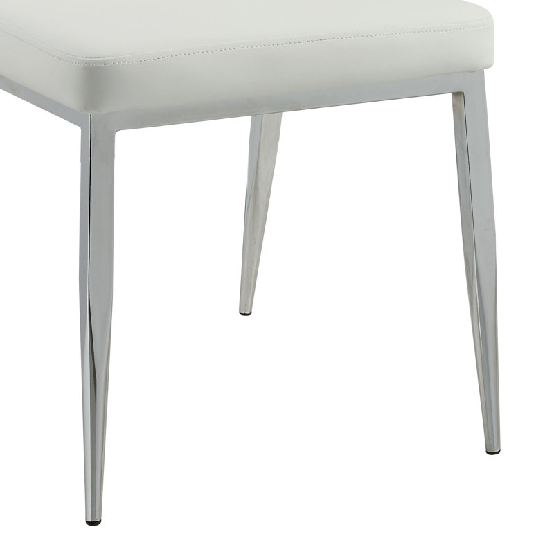 Chaise d'appoint rembourrée beige et chrome Antwaun