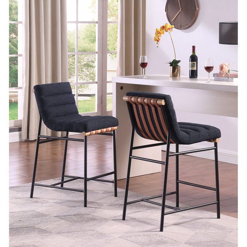 Chaise contemporaine à hauteur de comptoir avec siège bouclé noir et pieds en fer à la mode