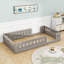 Lit simple en bois avec garde-corps-798327389