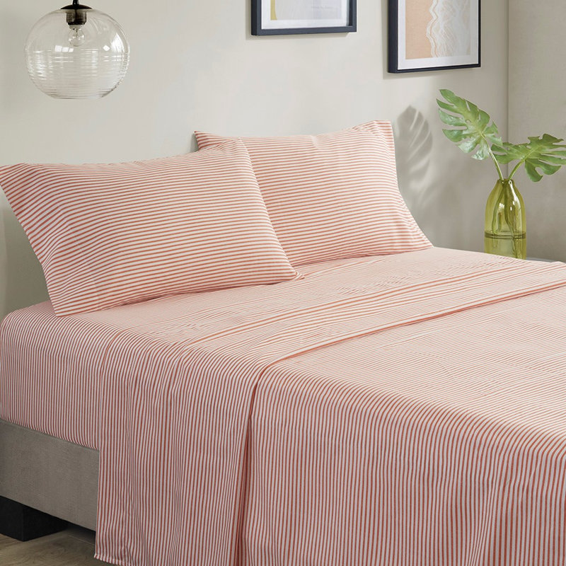 Ensemble d'édredon rayé avec draps Gracie Mills Ware, Édredon très grand californien + 6 pièces suppl, Corail / gris